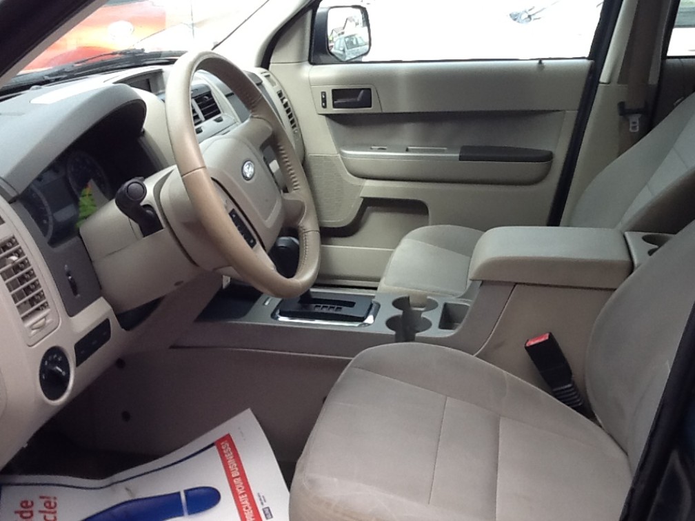 Additional photo of vehicle.