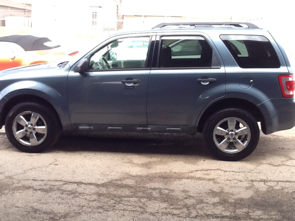 Additional photo of vehicle.