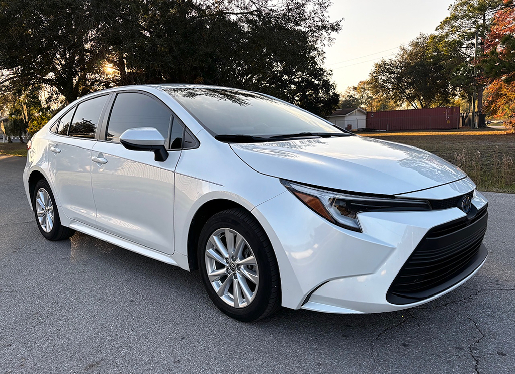 2024 Toyota Corolla LE's photo