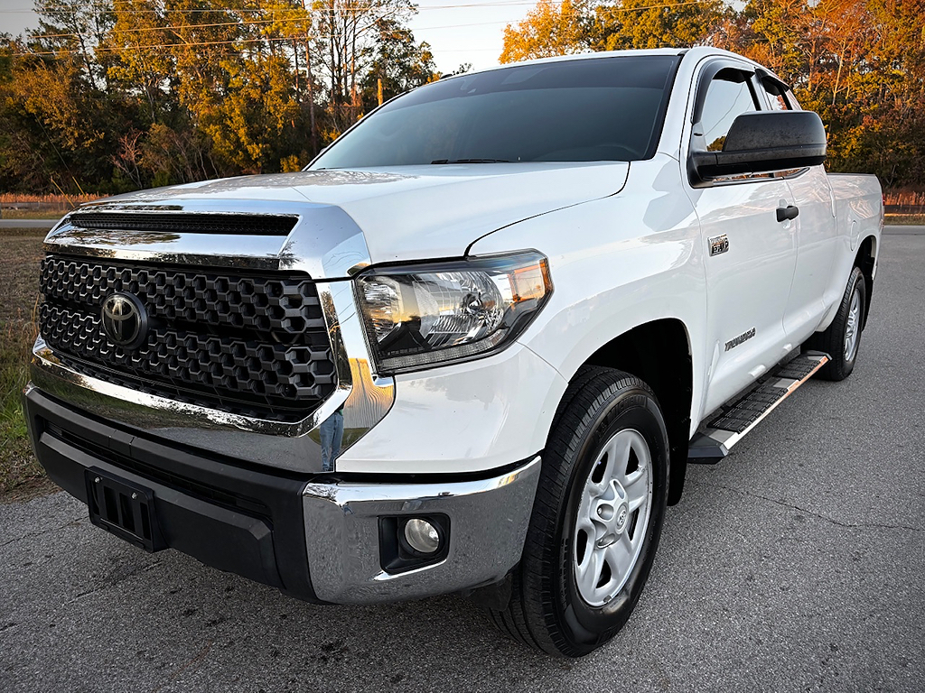 2019 Toyota Tundra SR5's photo