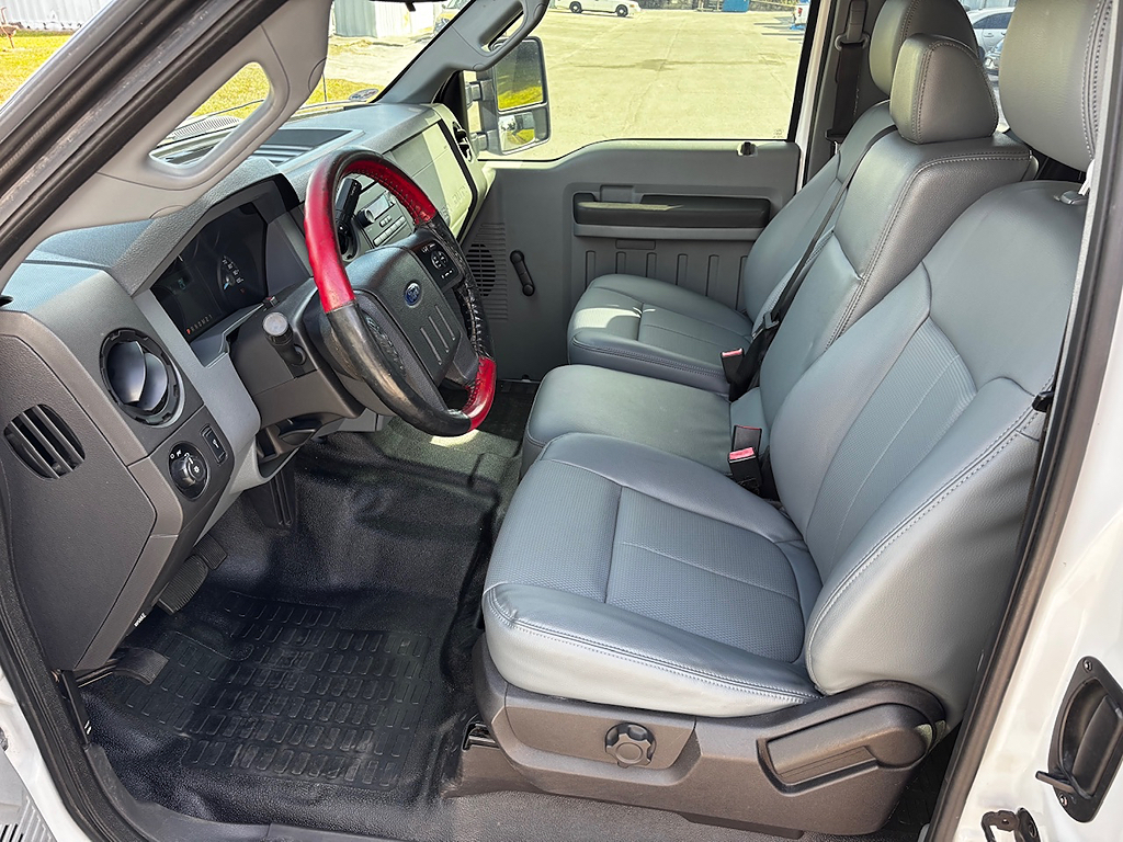 Additional photo of vehicle.