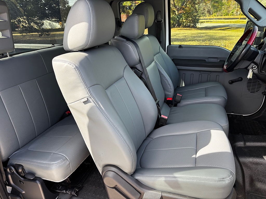 Additional photo of vehicle.