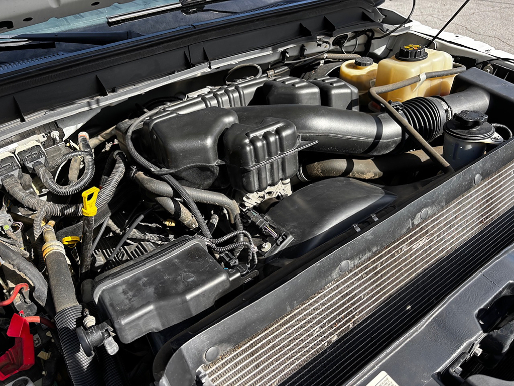 Additional photo of vehicle.