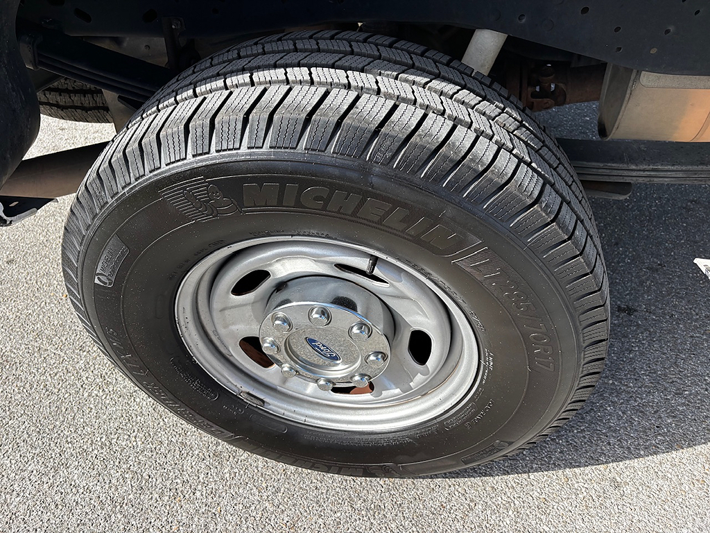 Additional photo of vehicle.