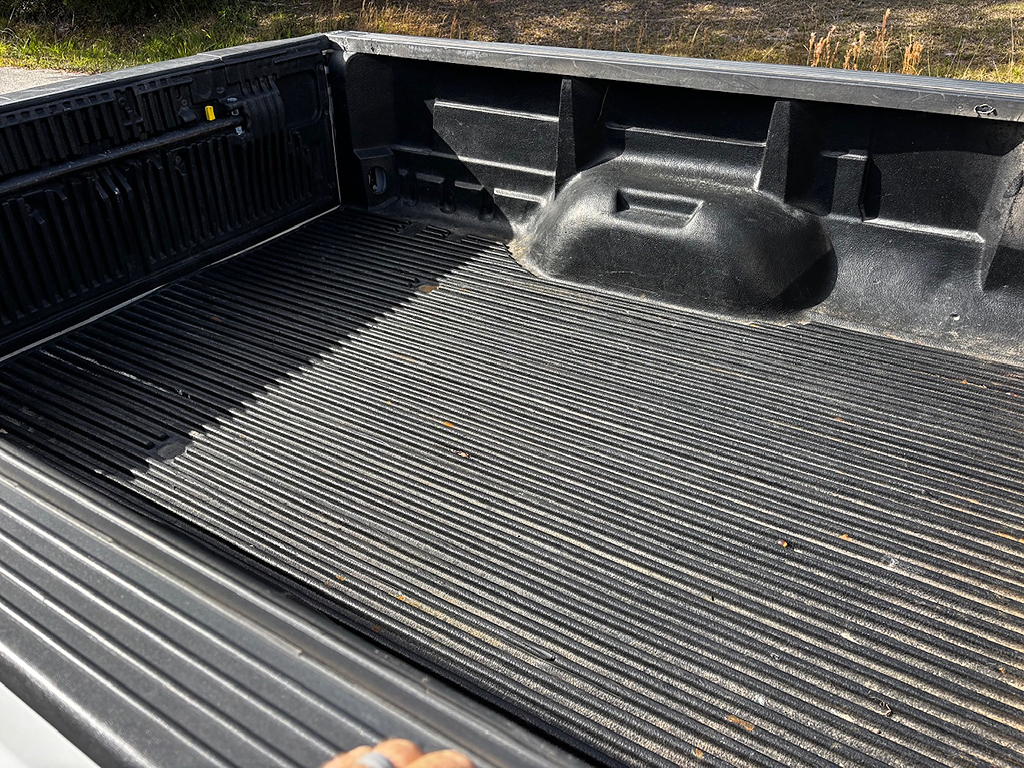 Additional photo of vehicle.