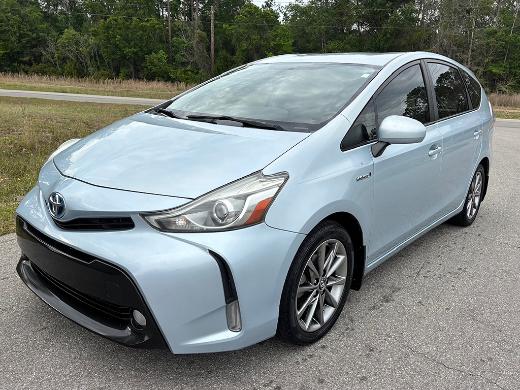 2015 Toyota Prius v Five