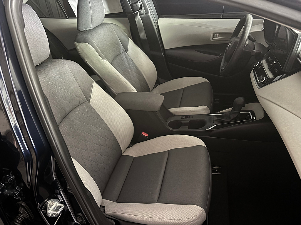 2025 Toyota Corolla LE - Photo 8