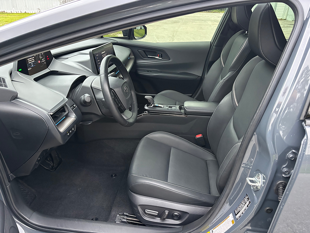 Additional photo of vehicle.