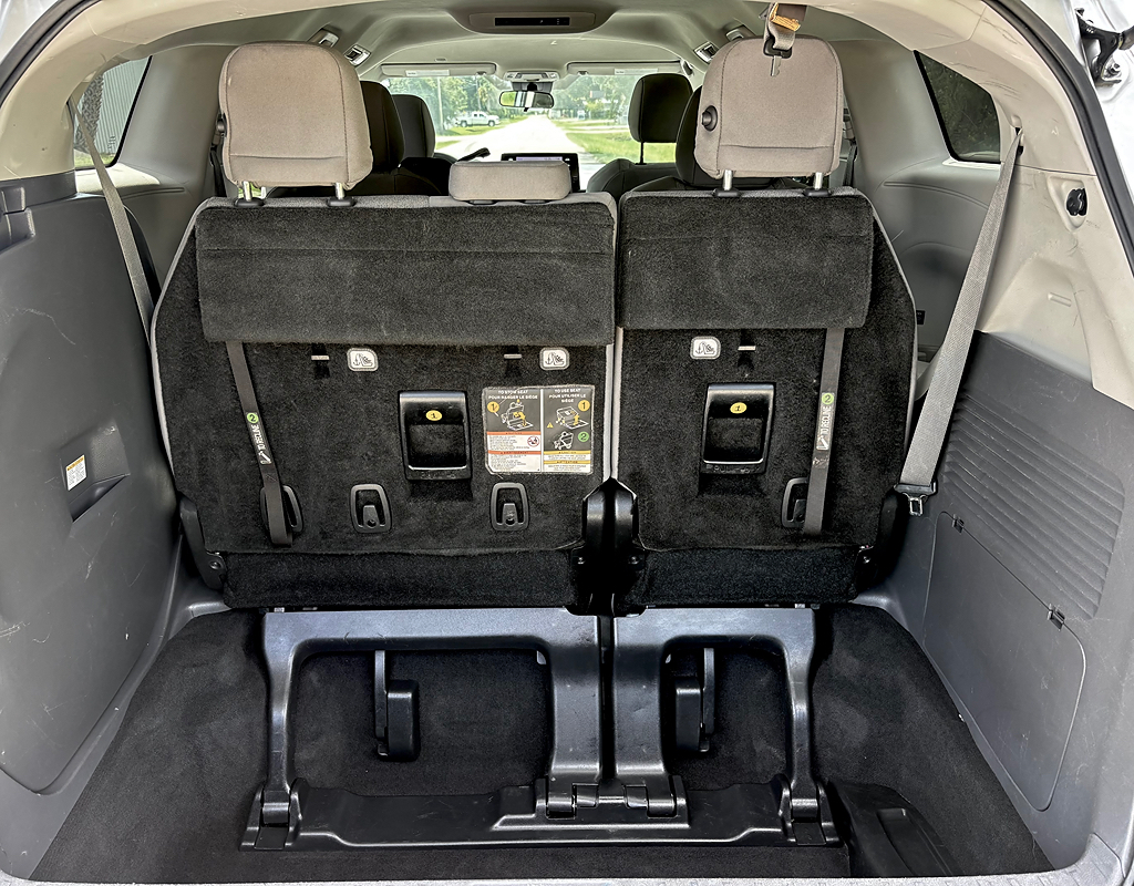 2021 Toyota Sienna LE - Photo 8