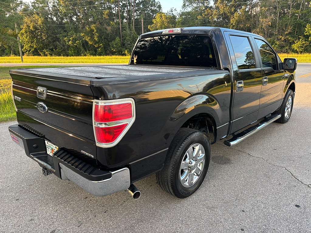 Additional photo of vehicle.