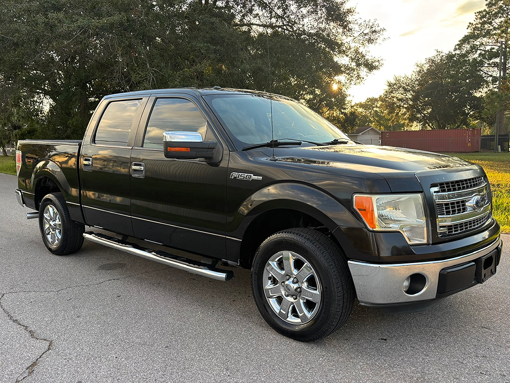 Additional photo of vehicle.