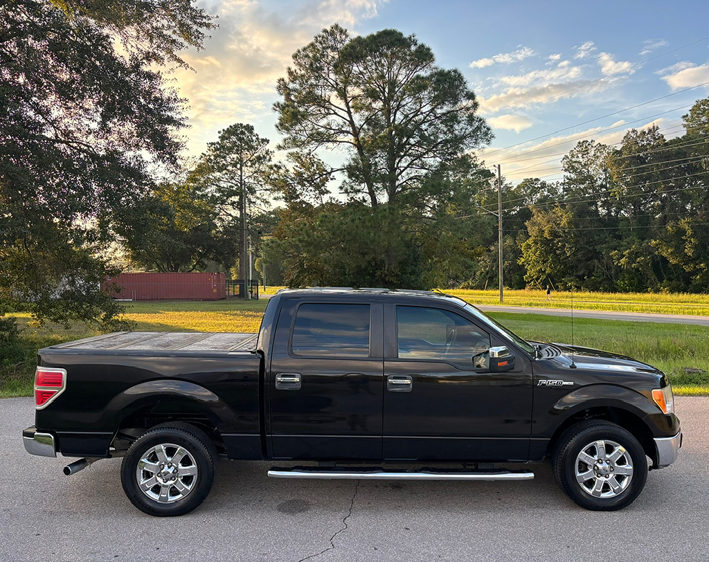 Additional photo of vehicle.
