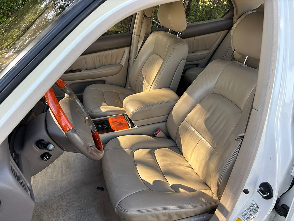 Additional photo of vehicle.