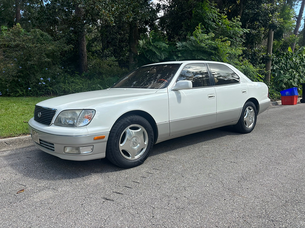Additional photo of vehicle.
