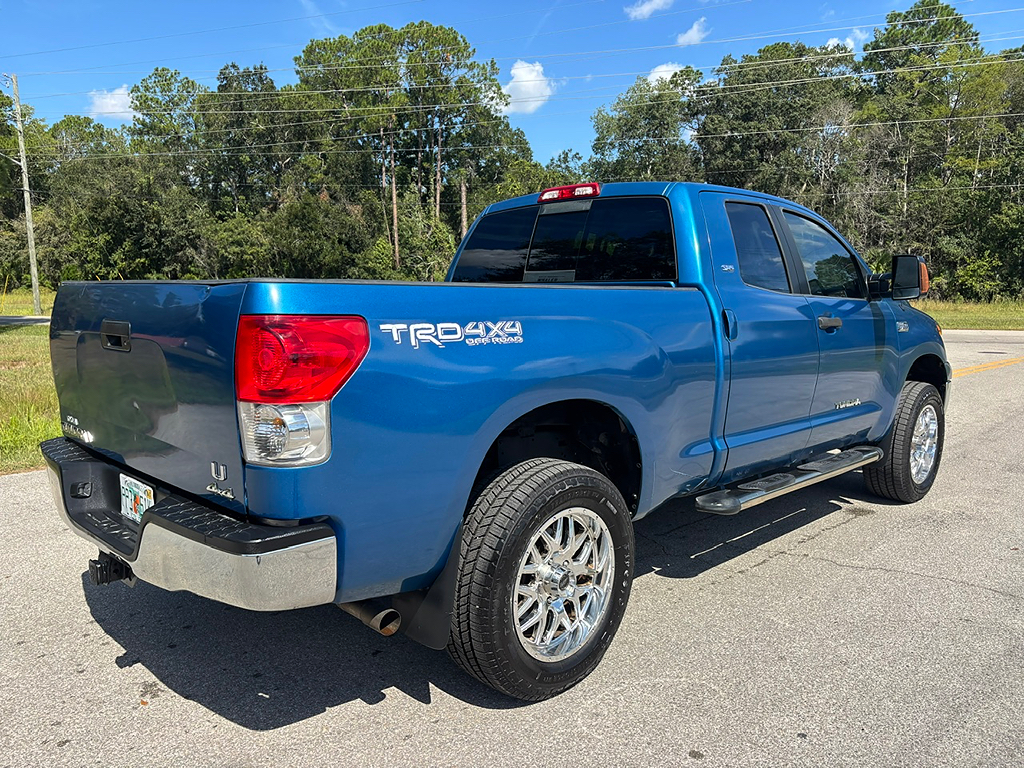 Additional photo of vehicle.