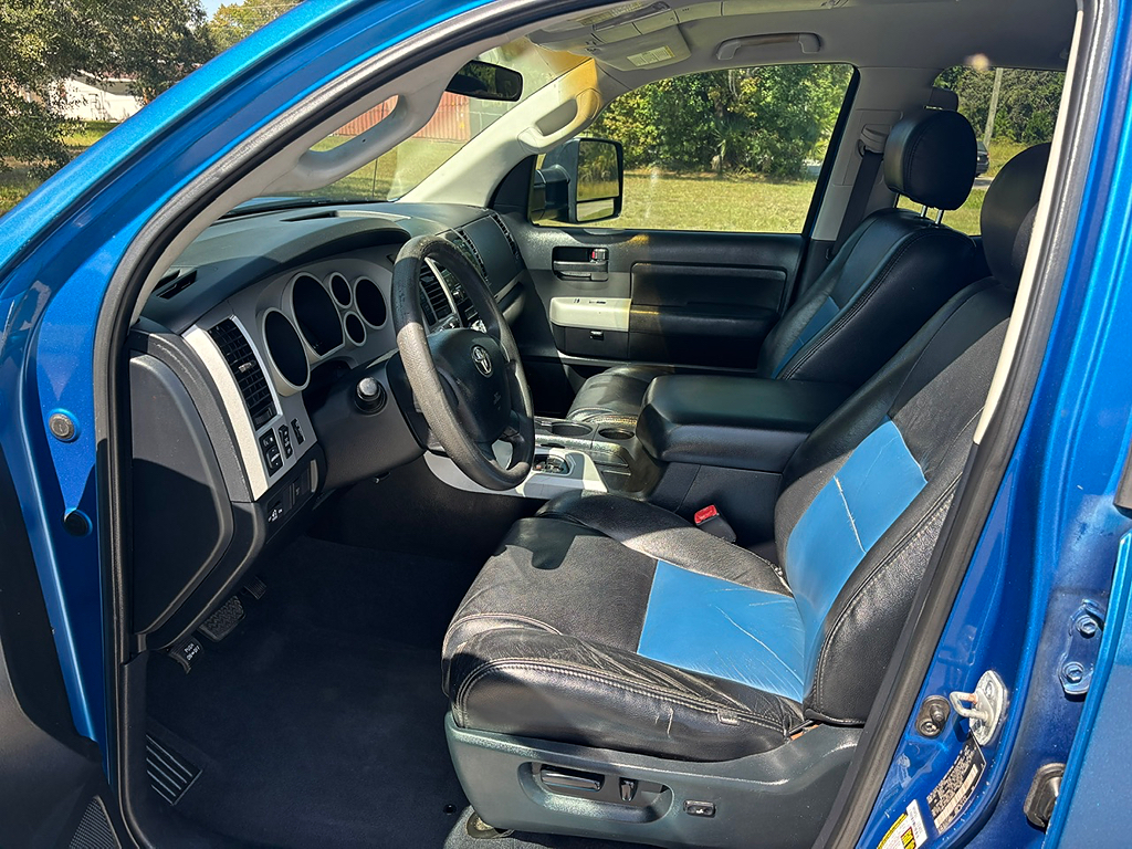 Additional photo of vehicle.