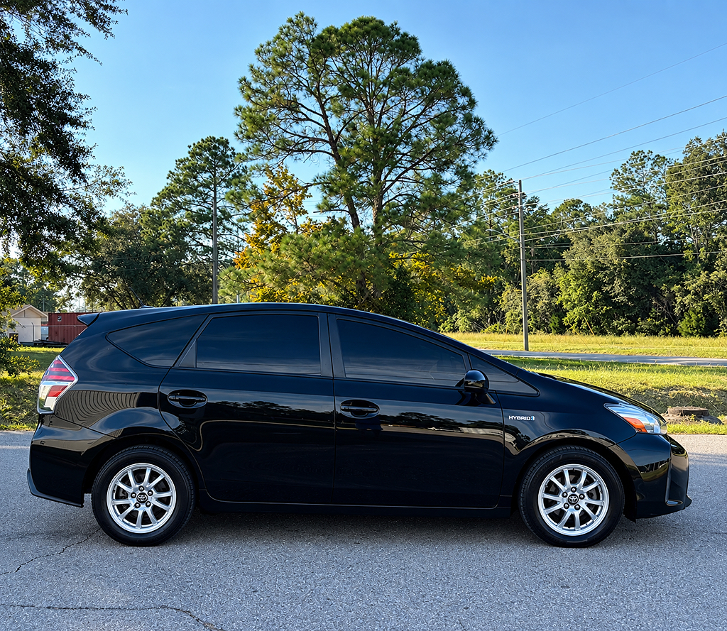 Additional photo of vehicle.