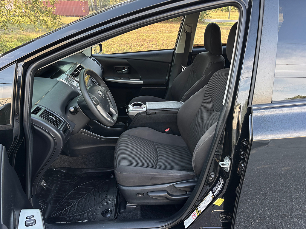 Additional photo of vehicle.