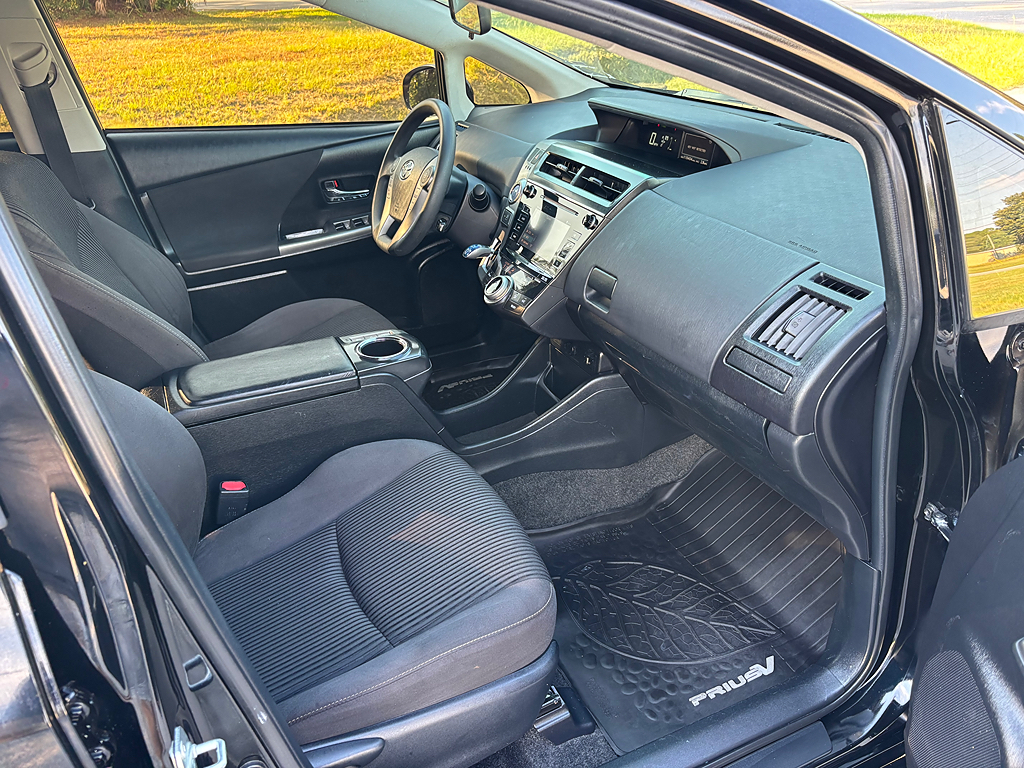 Additional photo of vehicle.