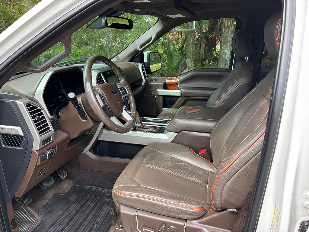 Additional photo of vehicle.