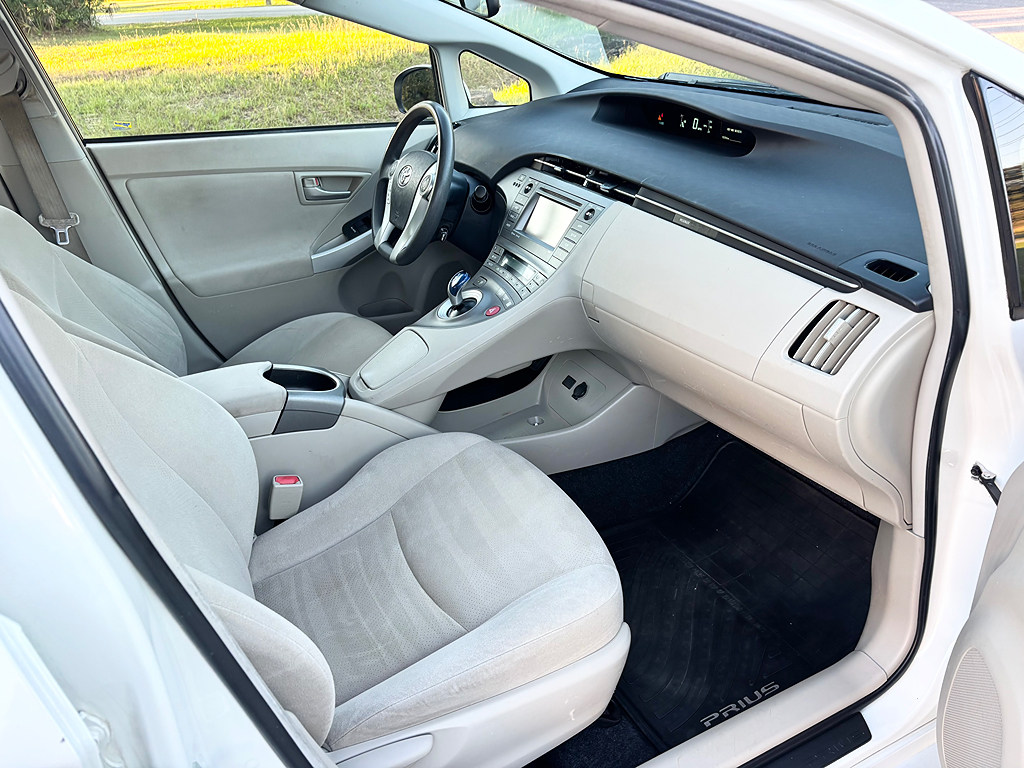 Additional photo of vehicle.