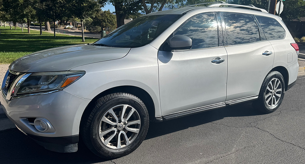 2015 Nissan Pathfinder S's photo