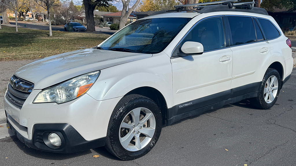 2013 Subaru Outback Premium's photo