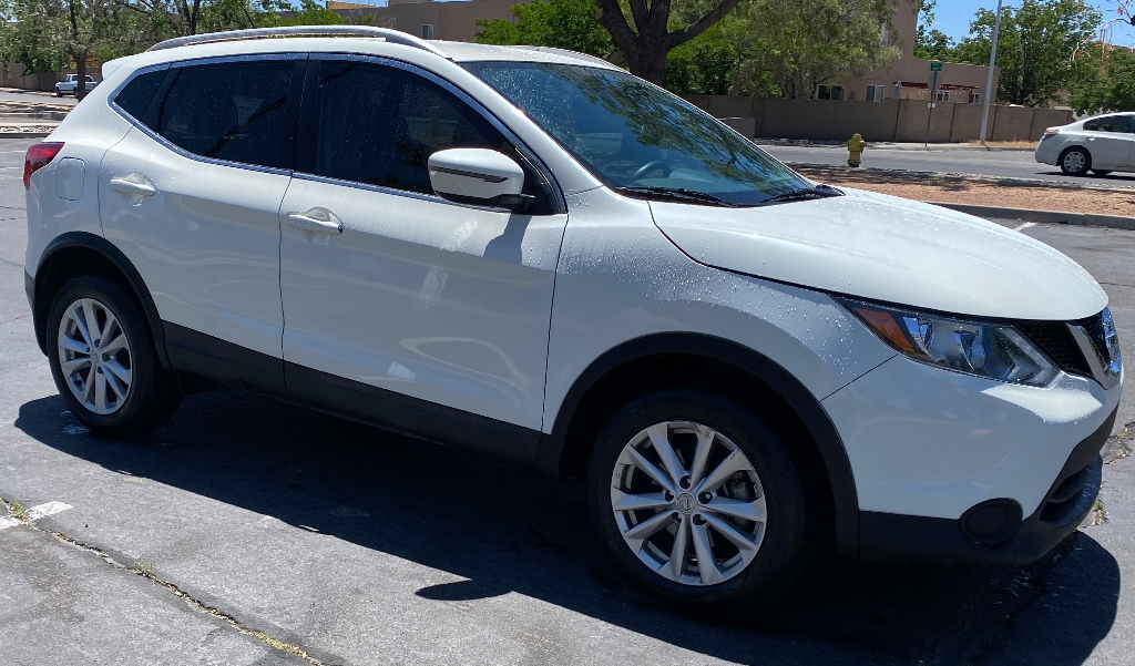 2017 Nissan Rogue Sport SV's photo