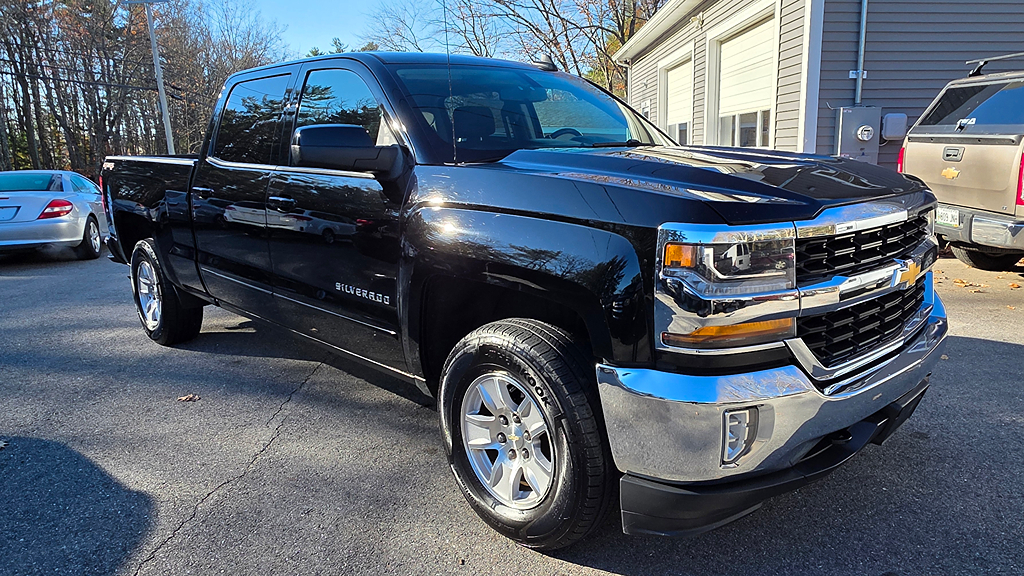 Additional photo of vehicle.