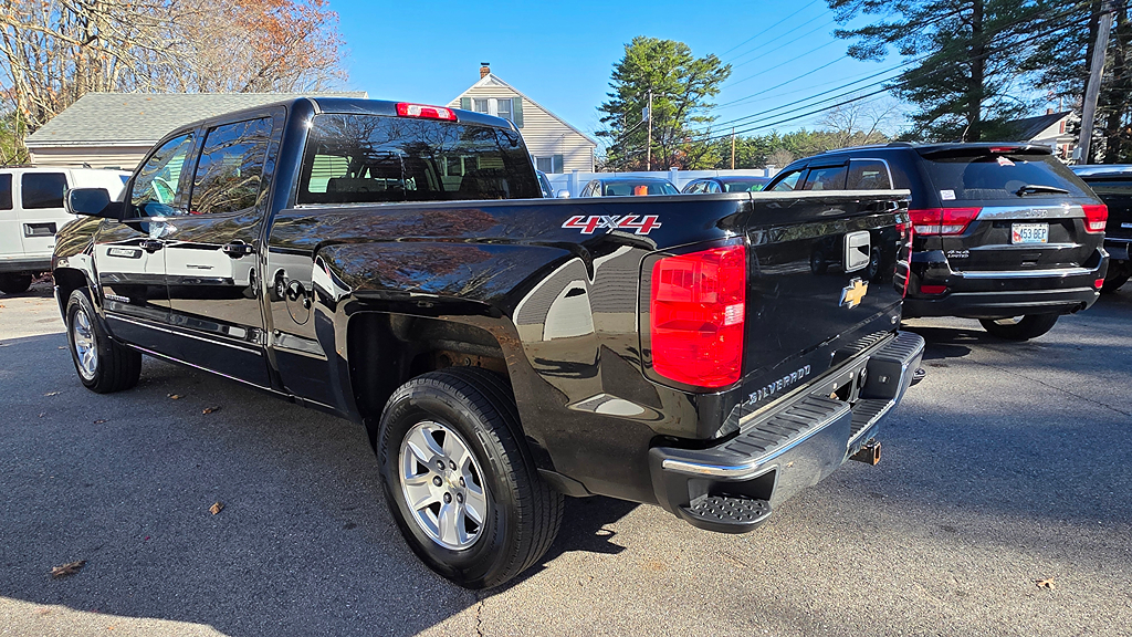 Additional photo of vehicle.