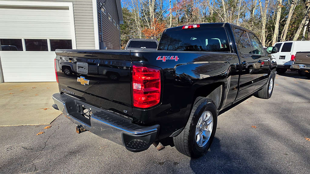 Additional photo of vehicle.