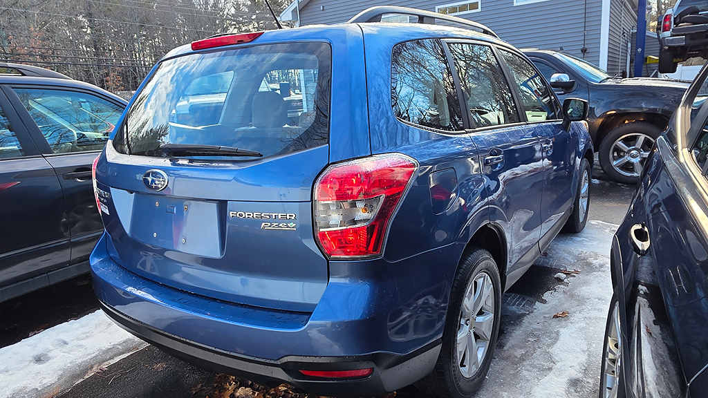 Additional photo of vehicle.