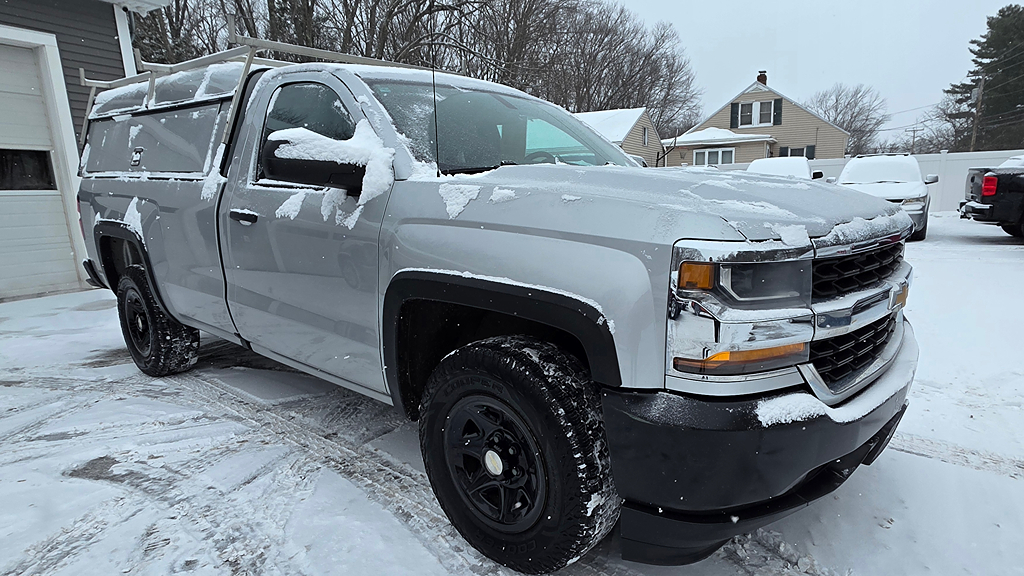 Additional photo of vehicle.