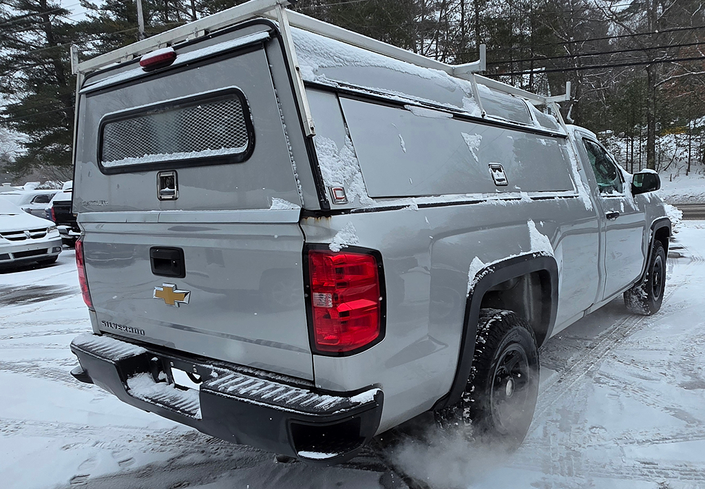 Additional photo of vehicle.