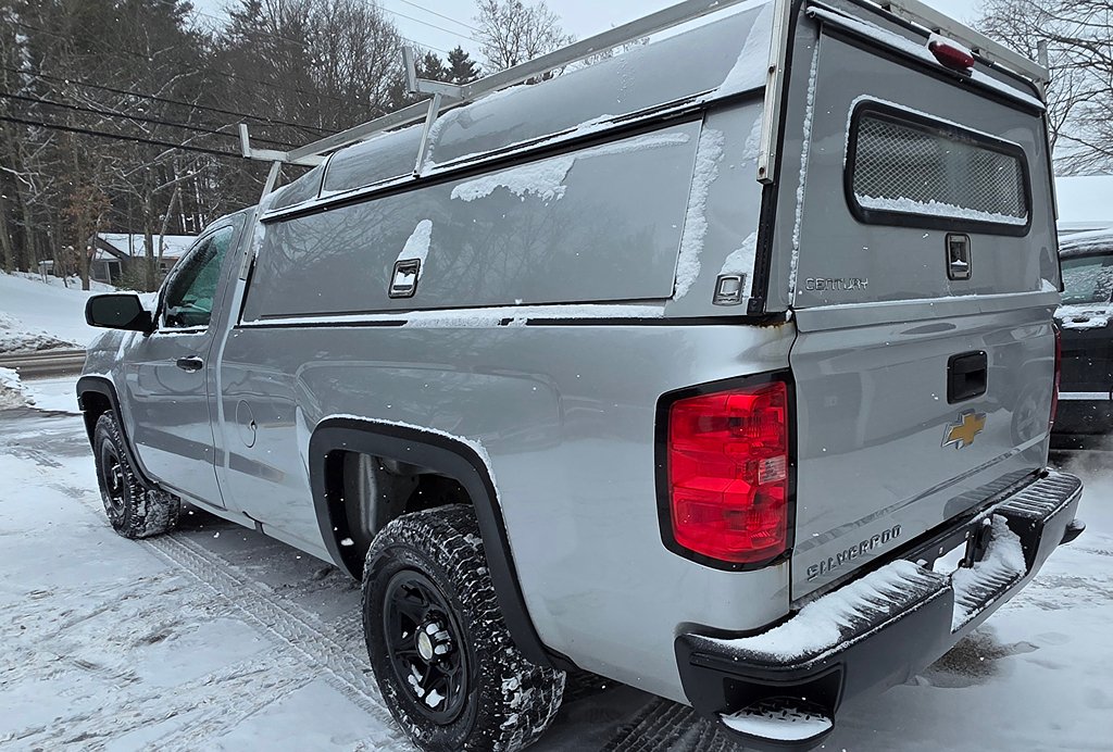 Additional photo of vehicle.