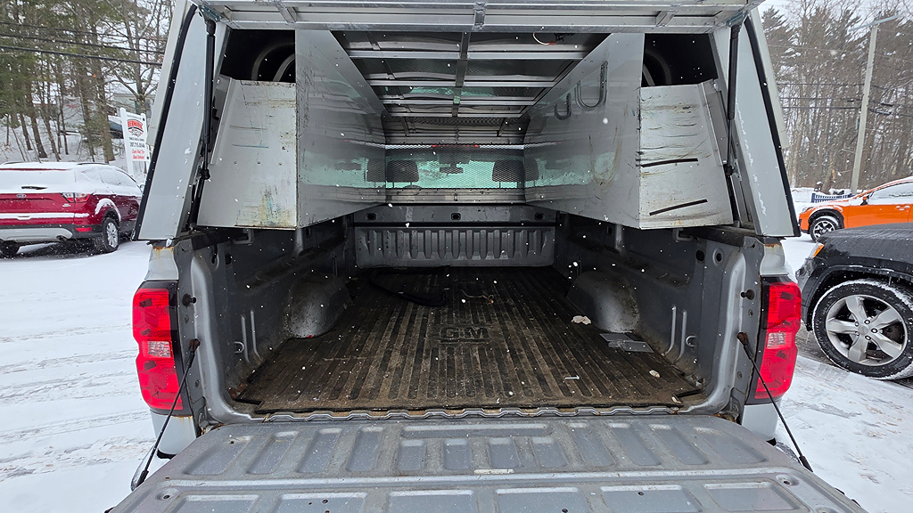 Additional photo of vehicle.