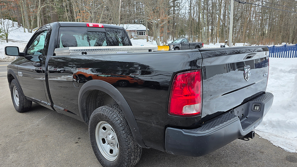 Additional photo of vehicle.