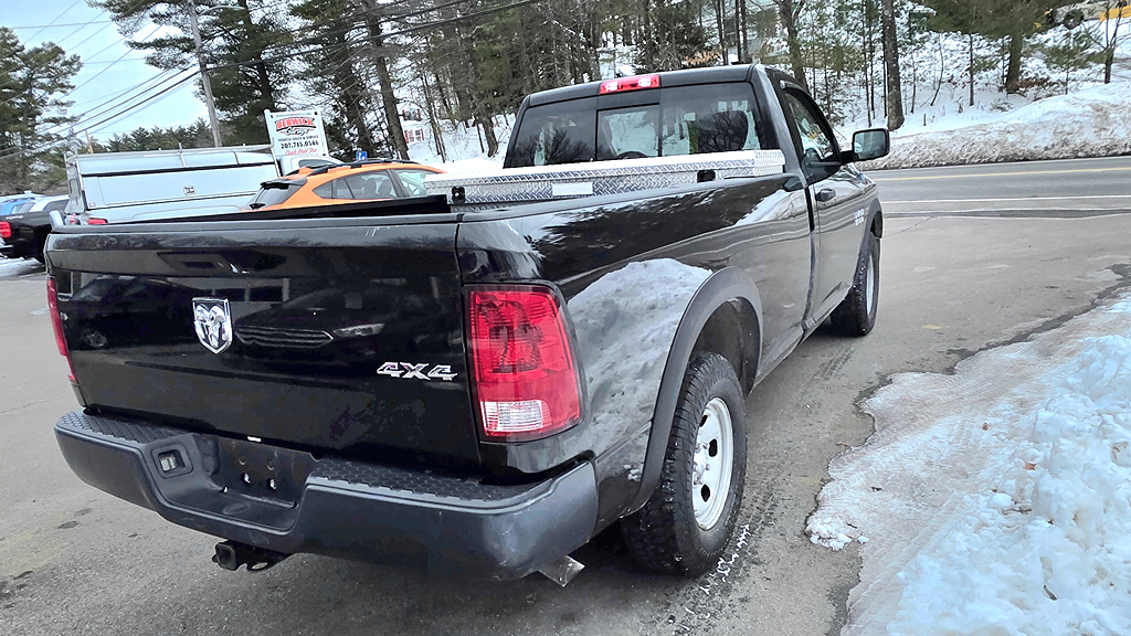 Additional photo of vehicle.