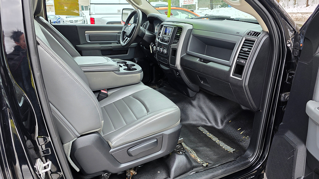 Additional photo of vehicle.