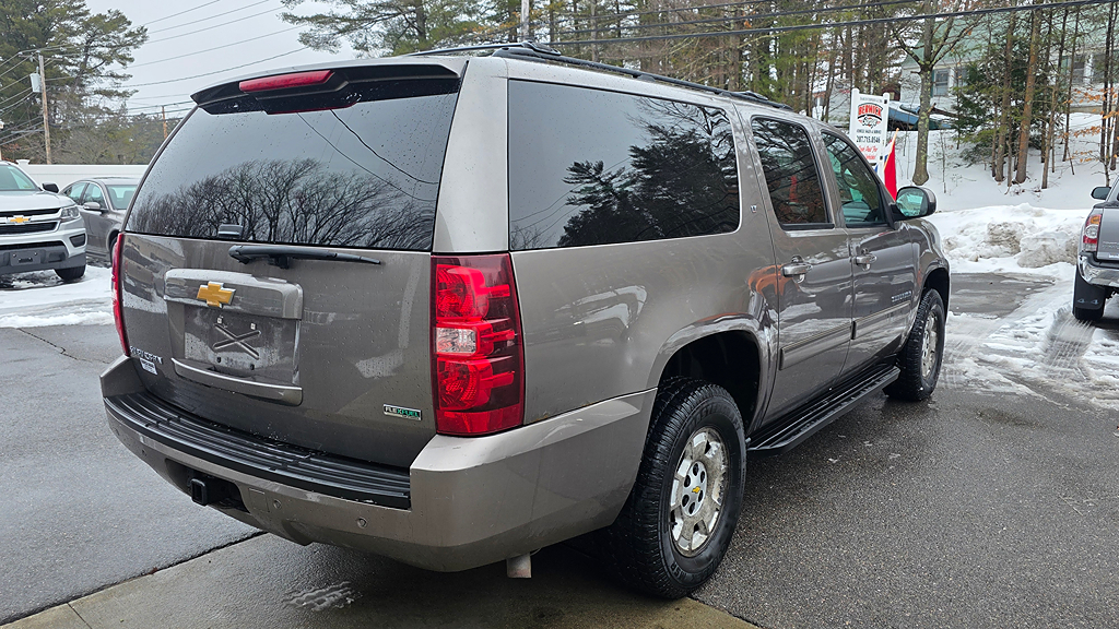 Additional photo of vehicle.