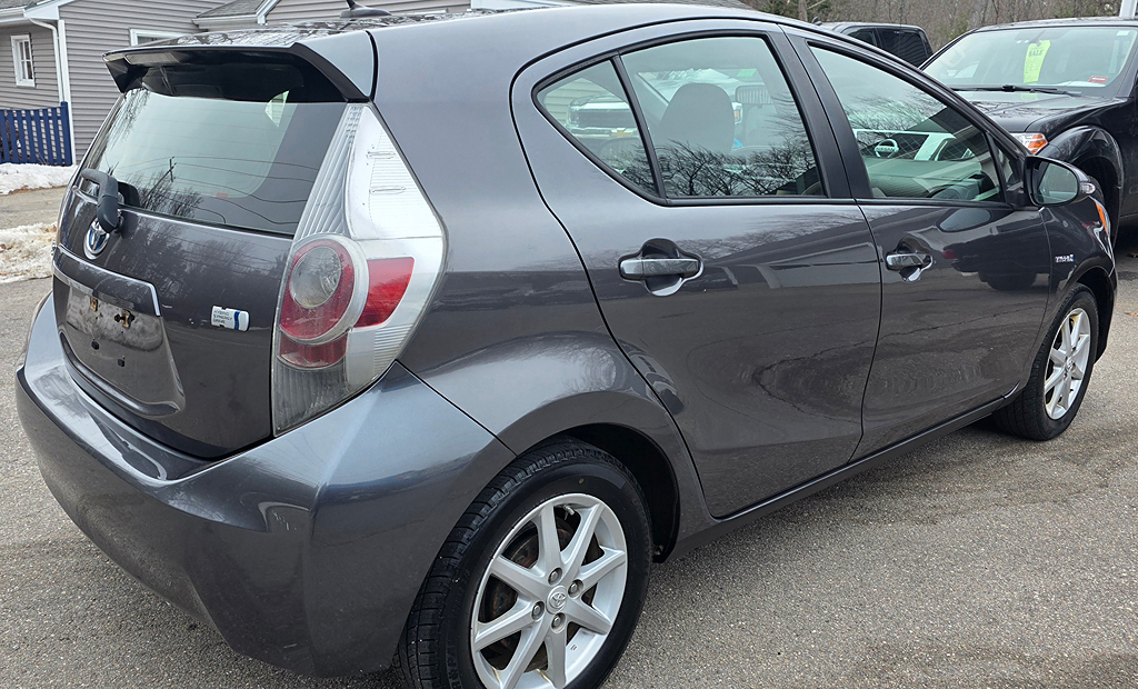 Additional photo of vehicle.