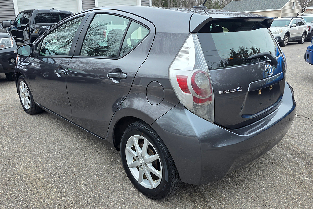 Additional photo of vehicle.