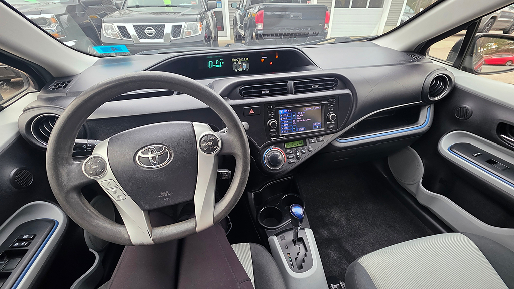 Additional photo of vehicle.