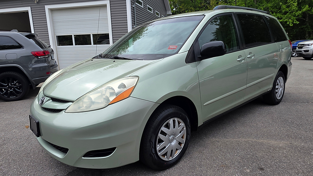 2006 Toyota Sienna LE 7-Passenger's photo