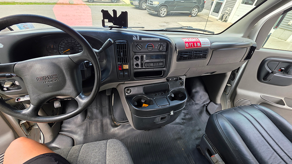1998 GMC Savana - Photo 6