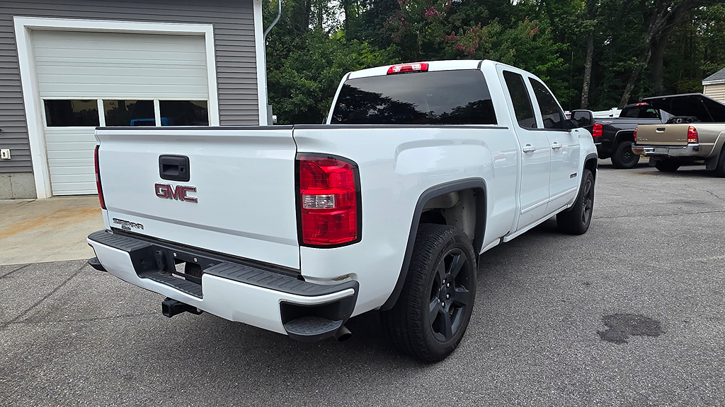 Additional photo of vehicle.