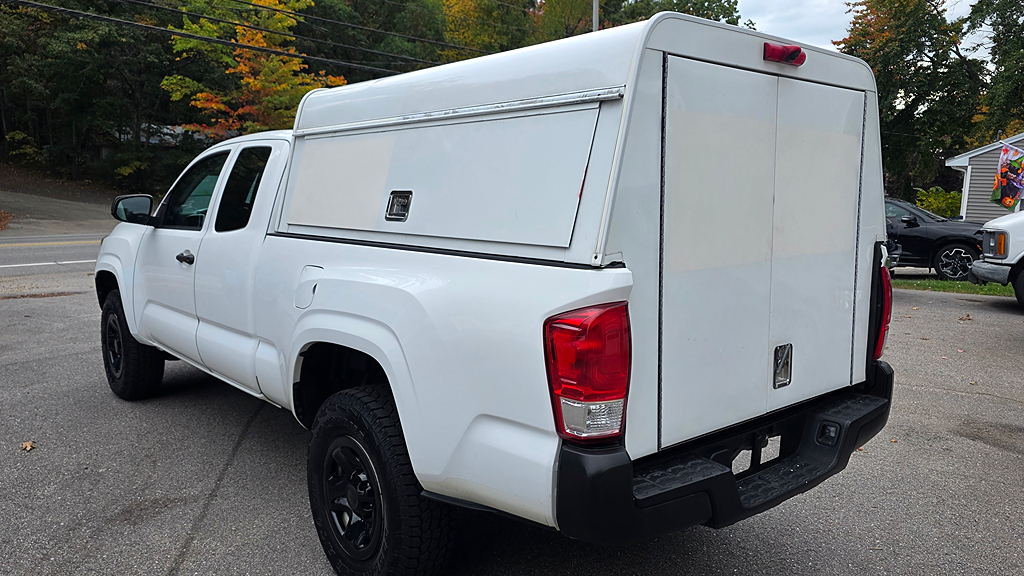 Additional photo of vehicle.