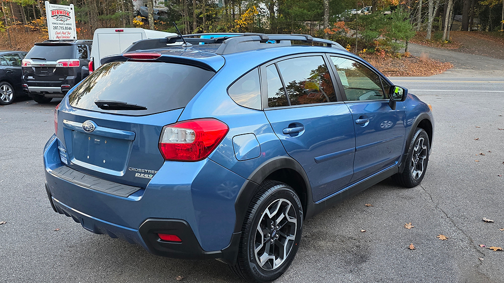 Additional photo of vehicle.