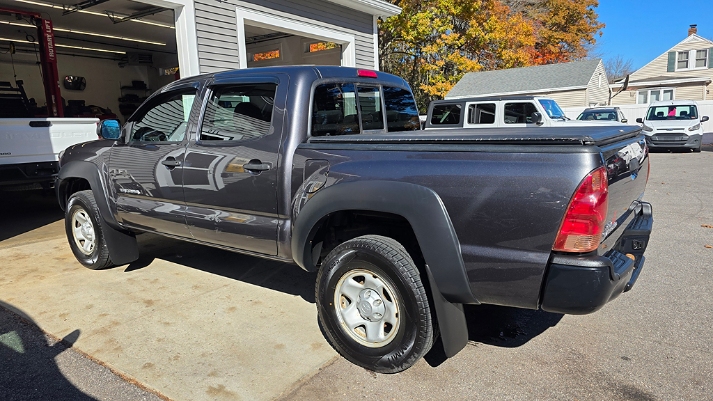 Additional photo of vehicle.