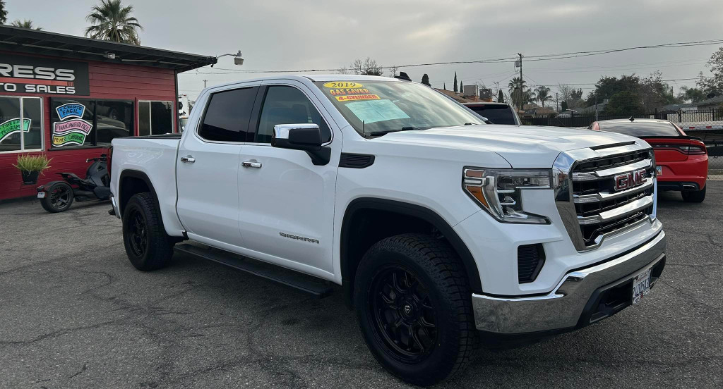 2019 GMC Sierra 1500 SLE's photo